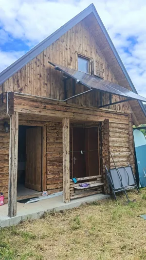 Montaža sončne elektrarne s paneli Trina Solar in hibridnim razsmernikom PowMr