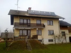 Montaža kolektorjev in zalogovnika Brnik